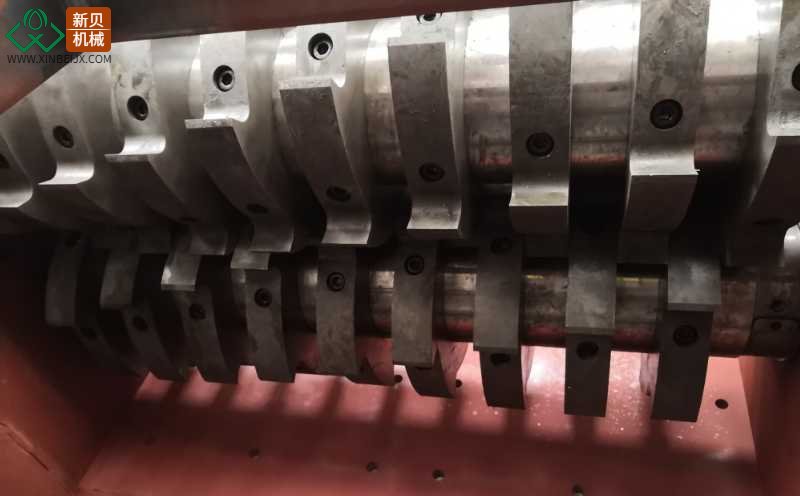 廢舊汽車(chē)破碎機