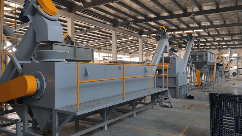 Plastic bottle crushing and washing line Plastic bottle crushing and washing line