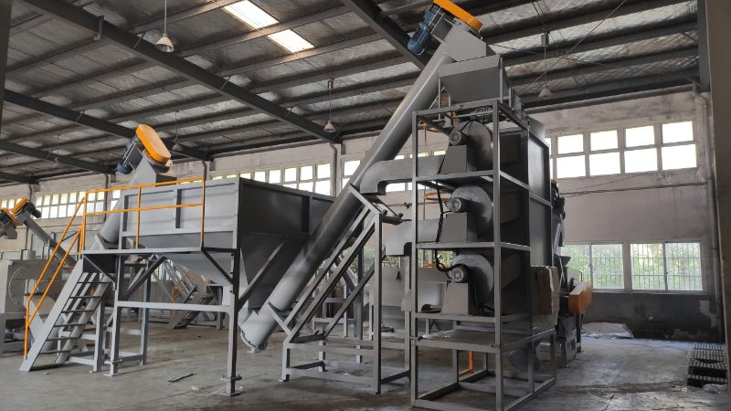 Plastic bottle crushing and washing line Plastic bottle crushing and washing line